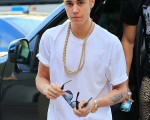 justin-bieber-says-leave-selena-gomez-alone-ftr